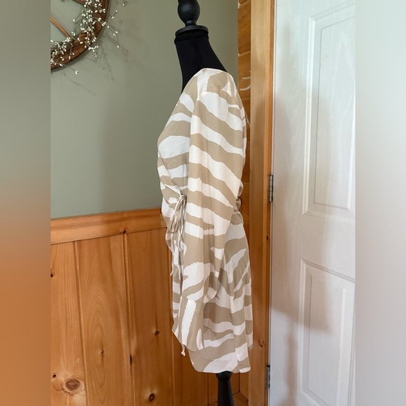 H&M Tan and White Wrap Dress size Small Zebra Print - Picture 2 of 5